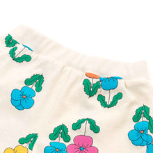 将图片加载到图库查看器,flower pattern ivory short pants