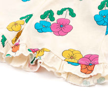 将图片加载到图库查看器,flower pattern ivory short pants