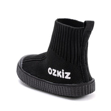 将图片加载到图库查看器,kids black sock sneakers