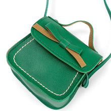 将图片加载到图库查看器,girls green bag