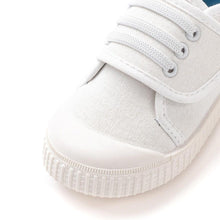 将图片加载到图库查看器,kids white slip-on shoes