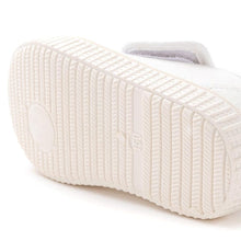 将图片加载到图库查看器,kids white slip-on shoes