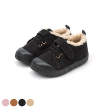 将图片加载到图库查看器,kids black fur sneakers
