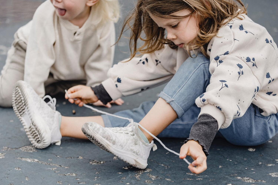 How To Teach Child To Tie Shoe Laces In 5 Minutes