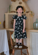 Load image into Gallery viewer, Blackbell Dress (Hat Set)
