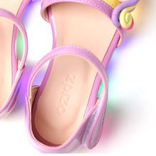 将图片加载到图库查看器，&#39;Aurora Unicorn&#39; LED Sandals
